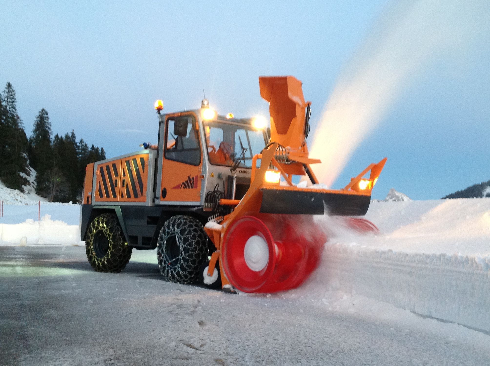 Самоходная снегоуборочная машина - Rolba R1500 - ZAUGG AG EGGIWIL - для  аэропорта