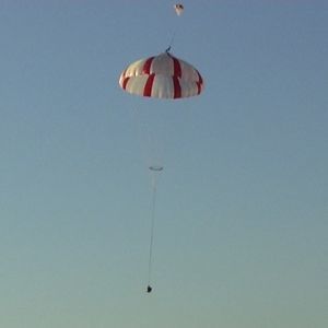 парашют для экстренной помощи
