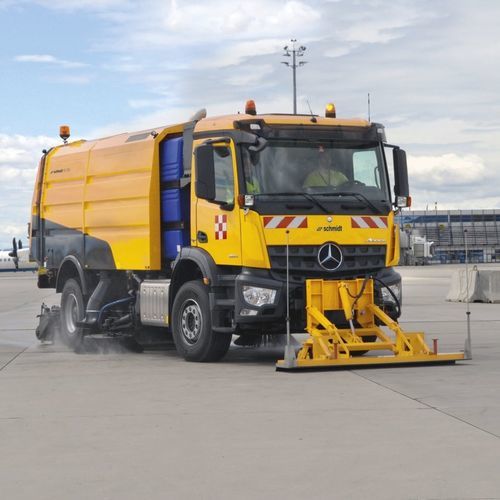 Подметальная машина для аэродрома - AS series - AEBI SCHMIDT HOLDING AG - на грузовике / магнитная / многофункциональная