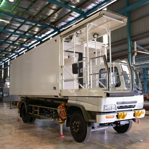Подъемник для погрузки питания для самолета для аэропорта - HALFCAB - AEROMOBILES PTE LTD
