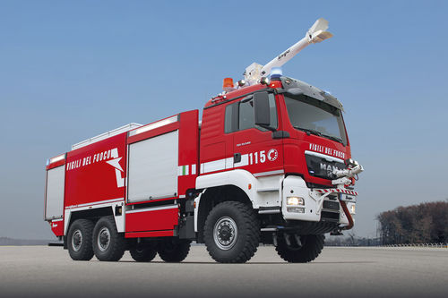 Пожарная машина для аэропорта - FLF 3 - ALBERT ZIEGLER GMBH - 4x4 / с телескопической лестницей / экстренная помощь