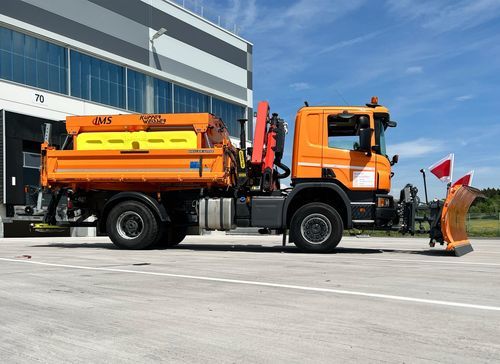 Подметальная машина для аэропорта - FH/PL - BOSCHUNG AIRPORT DIVISION - на грузовике / с отвалом снегоочистителя