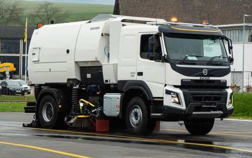 Подметальная машина для аэропорта - MaxPowa V80 rear suction - BUCHER MUNICIPAL - автономная