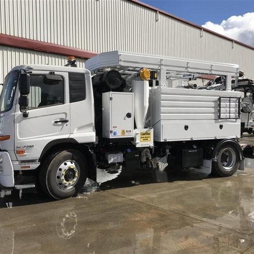Машина для уборки аэродрома - FlexLine CM140  - BUCHER MUNICIPAL - на грузовике / для очистки поверхности