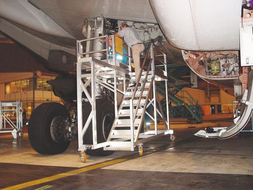 Стремянка для технического обслуживания - CUSTERS HYDRAULICA BV - для самолета