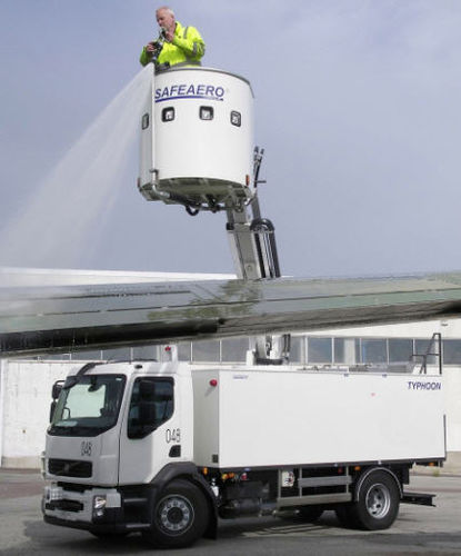 Рабочая подъемная платформа - De-icer - CUSTERS HYDRAULICA BV - шарнирная / для аэропорта