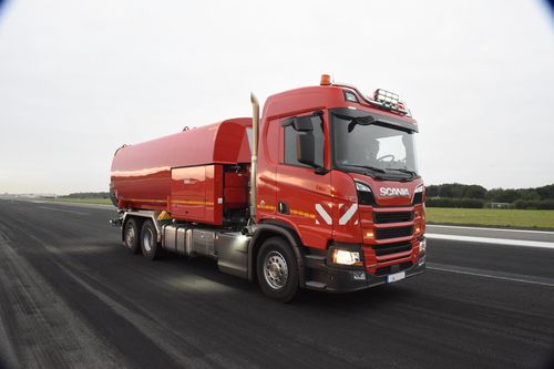 Машина для уборки аэродрома - EHR-FAHRZEUGTECHNIK GMBH - на грузовике / для очистки поверхности / для снятия резины