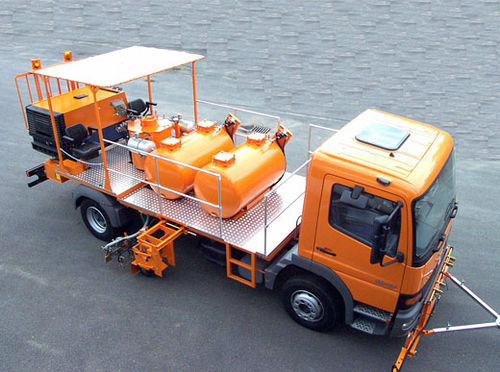 Разметочная машина на грузовике - H36 - HOFMANN GMBH - для окрашивания / для взлетно-посадочной полосы