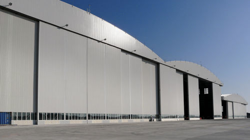Ангар для самолета - MRO and Maintenance Hangar with Office Facilities - JOHN REID & SONS (STRUCSTEEL) LTD - открытый / для аэропорта