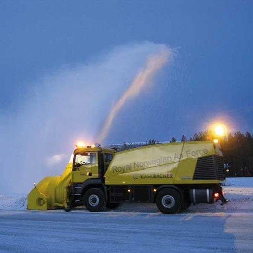 Снегоуборочная машина на грузовике - G2  - KAHLBACHER MACHINERY GMBH - для взлетно-посадочной полосы