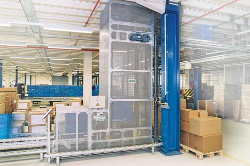 Ленточный конвейер - NERAK GMBH FÖRDERTECHNIK - с роликами / для товаров / вертикальный