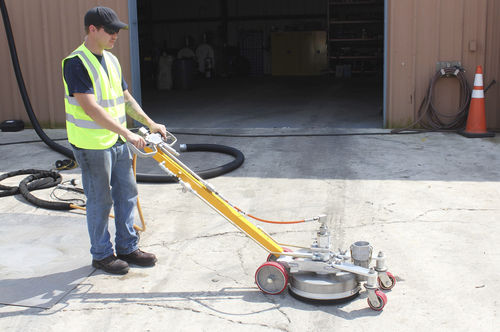 Машина для уборки аэродрома - HT1000 - WATERBLASTING TECHNOLOGIES - толкаемого типа / для очистки поверхности