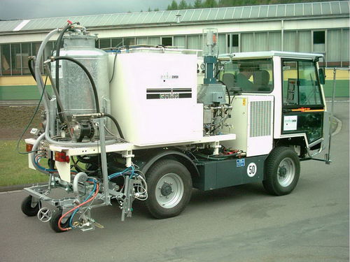 Разметочная машина на грузовике - GKSP 600 - Winter Markiertechnik GmbH - для распыляемого холодного пластика / для взлетно-посадочной полосы
