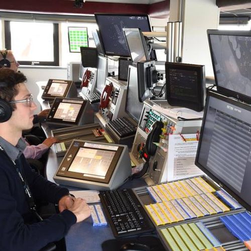 Пульт управления воздушным движением несколько мест - ATC radar/approach console - THINKING SPACE SYSTEMS LTD - изогнутый / со встроенным ящиком