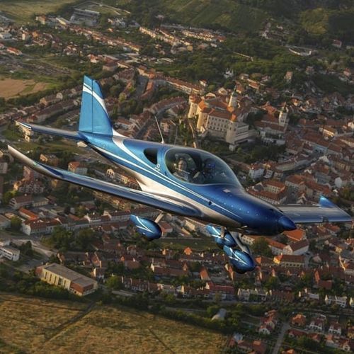 Самолет для обучения - CLASSIC - BRM AERO, s.r.o. - для досуга / для буксировки / одномоторный