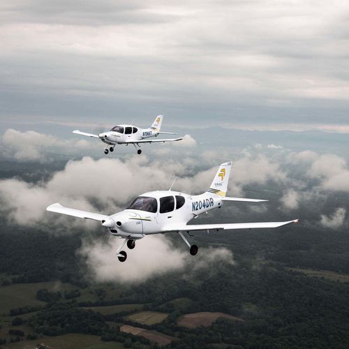 Самолет для обучения - TRAC10 - CIRRUS Aircraft - одномоторный / с поршневым двигателем / 3 места