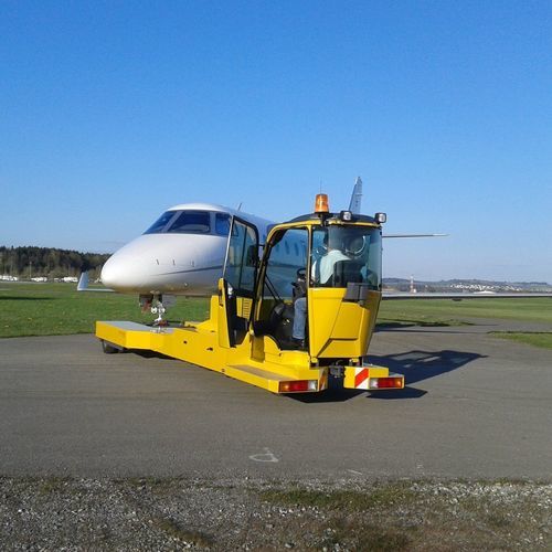 Трактор для буксировки - C250 - Flyer-Truck - Ground Handling System - для летательного аппарата / электрический / без буксировочной штанги