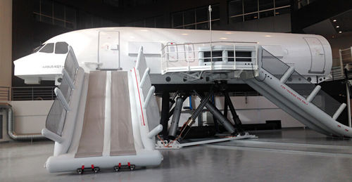 Симулятор самолет - CEET - TFC Flugbetrieb und Technik Beratungsgesellschaft mbH - тренировочный / с закрытым кокпитом / Full Motion