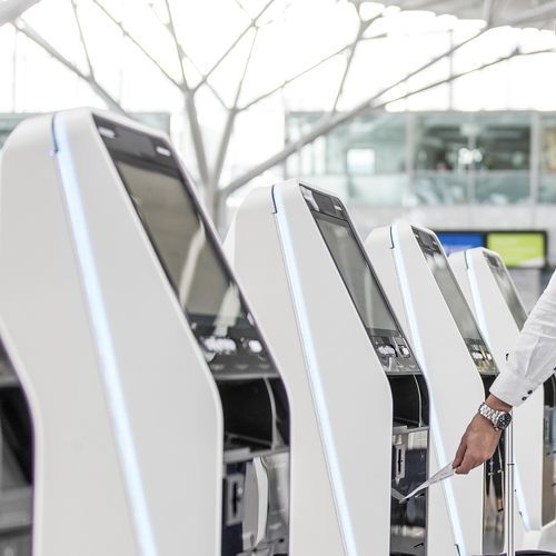 Стойка регистрации с принтером - Amadeus IT Group SA - с устройством считывания посадочных талонов / со сканером паспортов / на стойке