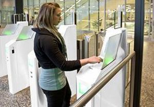 Автоматические ворота посадки в самолет с устройством считывания с карт - Scarabee Aviation Group BV - для аэропорта