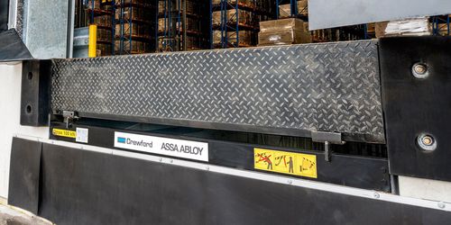 Гидравлический перегрузочный мост - Crawford DL6010S series  - Assa Abloy Entrance Systems - вертикальный