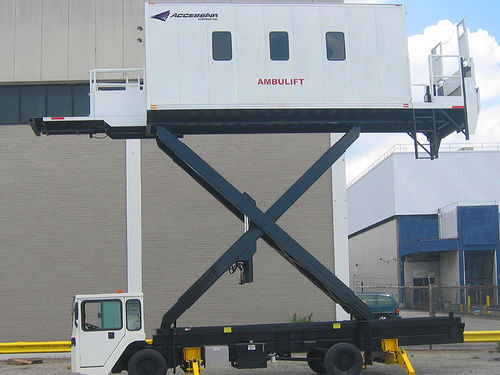 Самоходный амбулифт - ACCESSAIR Systems - для аэропорта