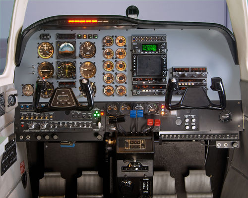 Симулятор полета - SIMCOM Aviation Training - тренировочный / в форме кокпита