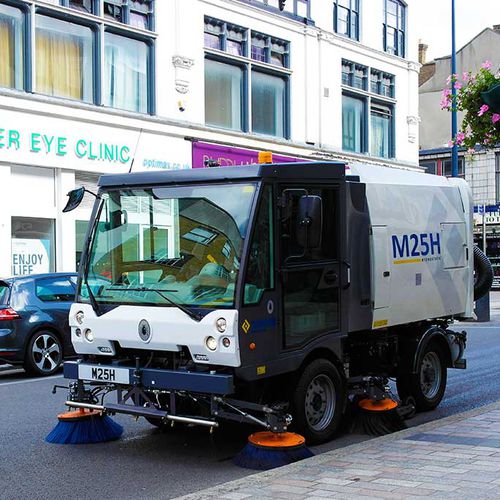 Подметальная машина для аэропорта - M25H - Scarab Sweepers Limited - на грузовике / компактная