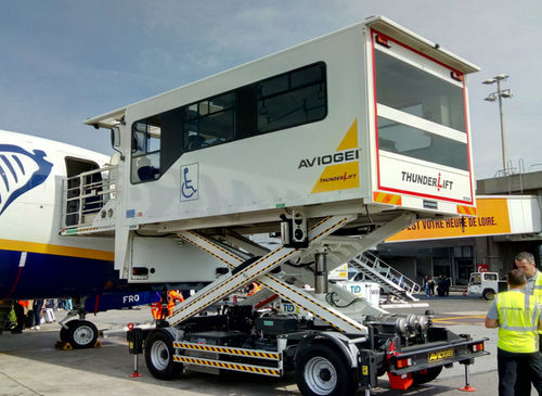 Самоходный амбулифт - THUNDERLIFT 4000 - Aviogei/Italy - для аэропорта