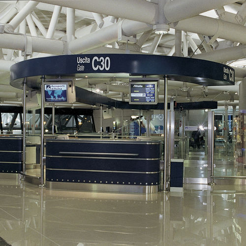 Стойка для посадки - Fiumicino - Roma - CUTINI GROUP SRL - информационная / таможня / торговая