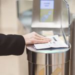 автоматические ворота посадки в самолет с биометрическим считывающим устройством